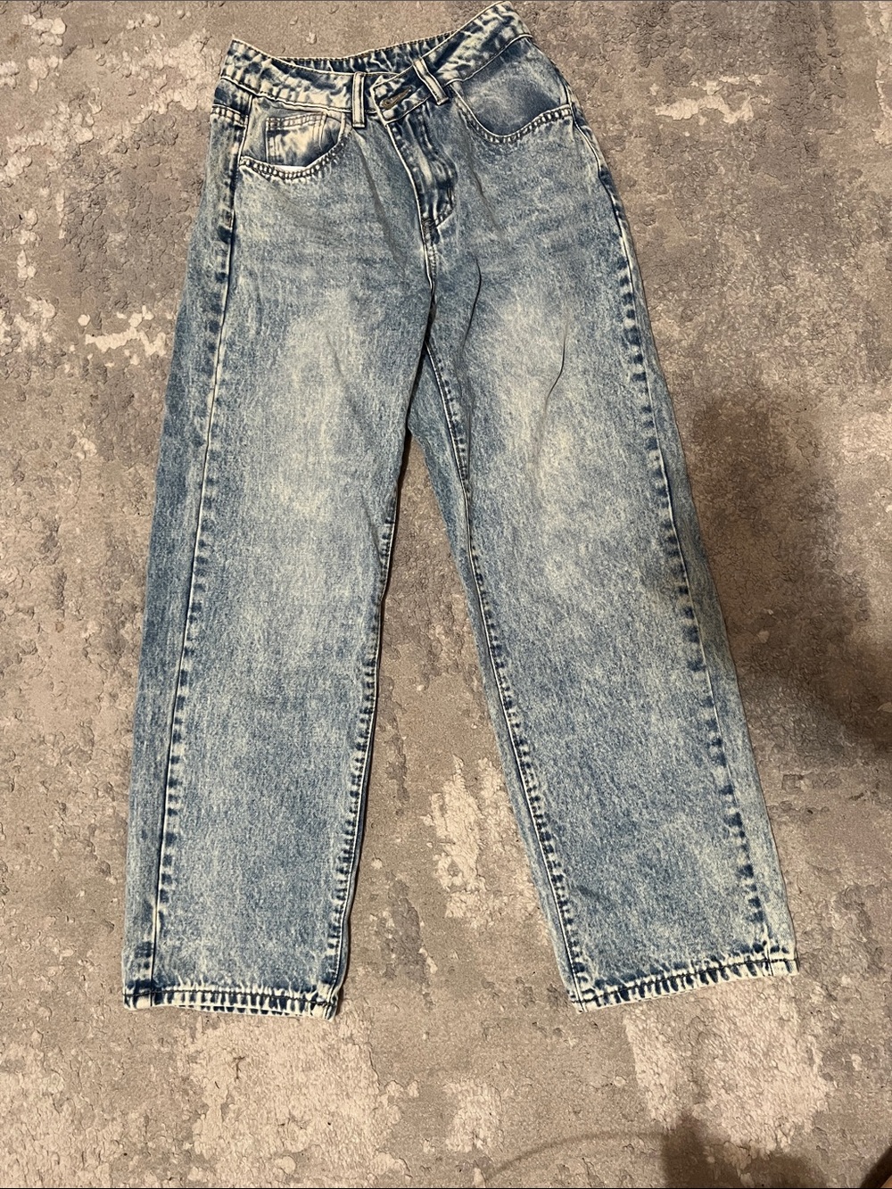 Women’s Light Wash Blue Relaxed Fit Jeans